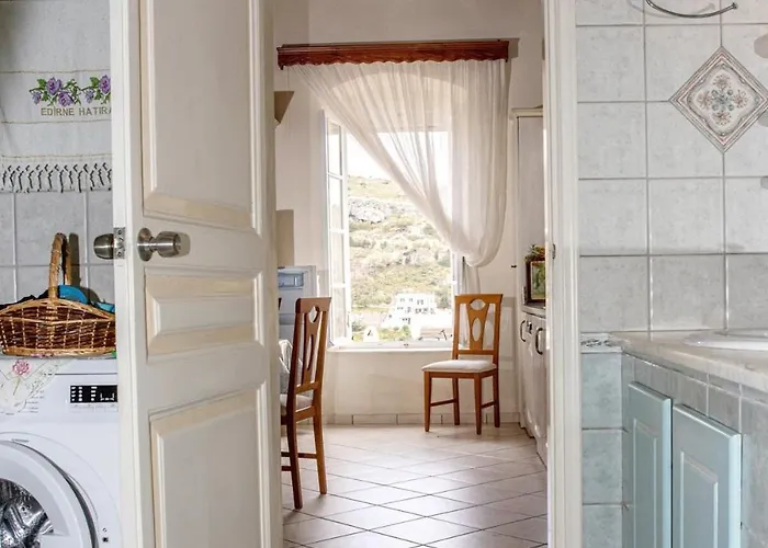 Neoclassical Splendor Unique Experience In Leros Daire