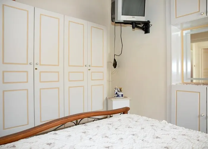 Neoclassical Splendor Unique Experience In Leros Daire *